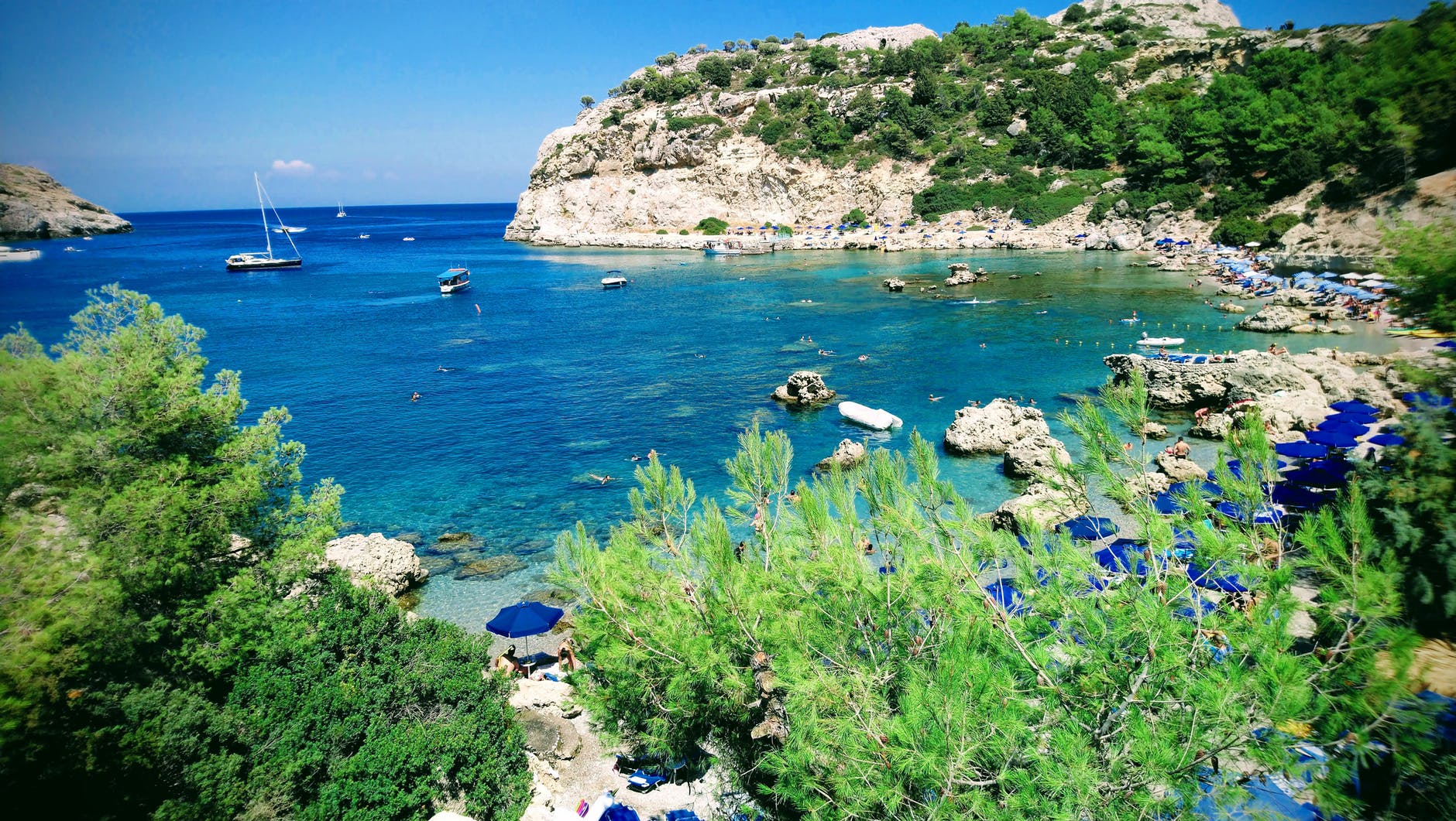 «Rodos Week»: Άνοιξε η πλατφόρμα για δωρεάν διακοπές σε όσους έφυγαν από το νησί λόγω πυρκαγιών
