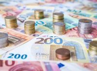 Μπαράζ κατασχέσεων τραπεζικών λογαριασμών για χρέη στην εφορία – Ξεπερνούν τις 1.500 την ημέρα