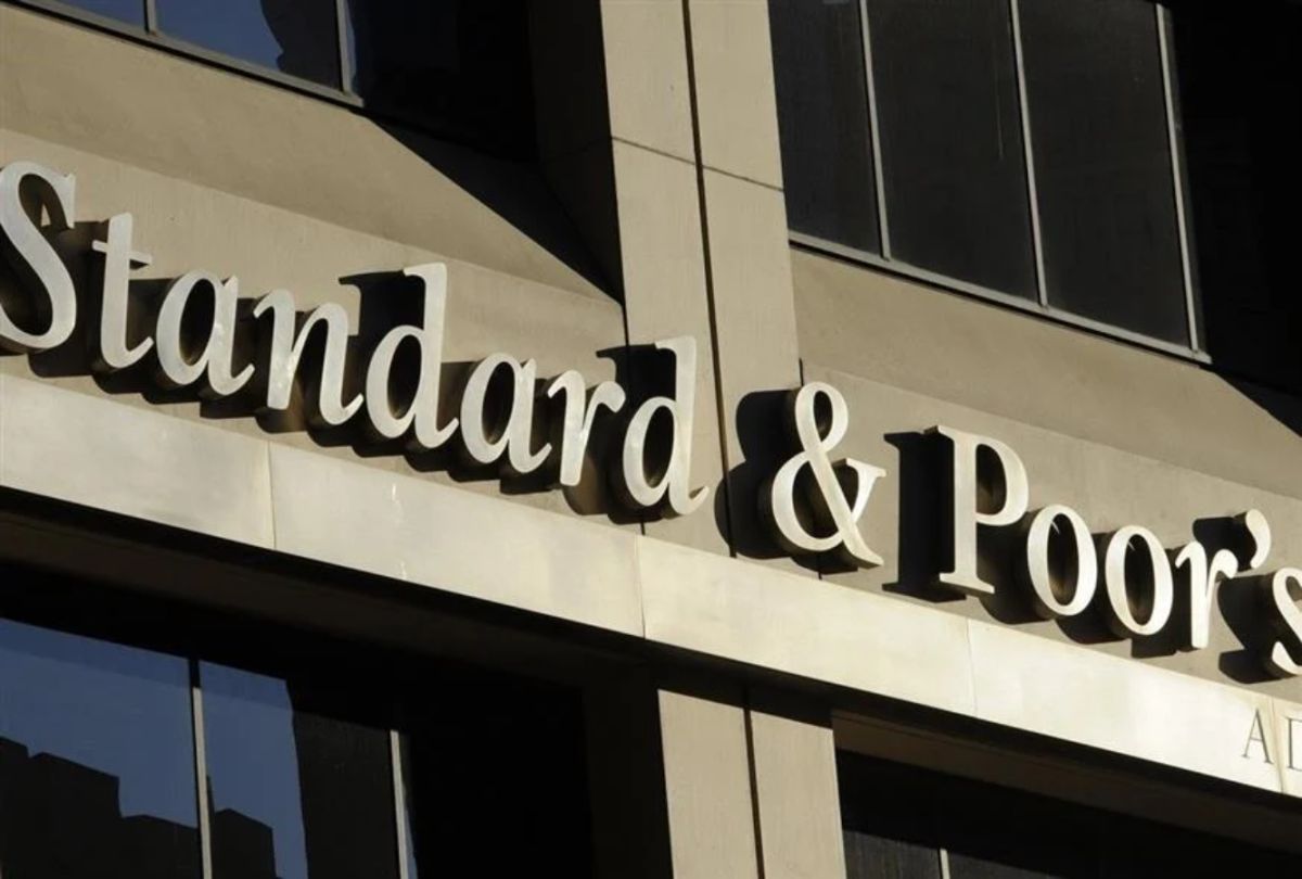 Η S&P αναβάθμισε σε θετικό το outlook της Ελλάδας