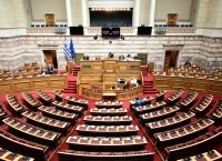 Ψηφίστηκε από την ολομέλεια της Βουλής ο φορολογικός κώδικας και το «καλάθι του νονού»