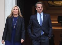 Ο βυθός του πολιτικού συστήματος ενάντια στην κ. Μαρέβα Μητσοτάκη