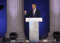 Μητσοτάκης: Μήνυμα επανεκκίνησης, βολές στην αντιπολίτευση