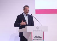 Μητσοτάκης: Οι μισθοί αυξάνουν και η ανεργία μειώνεται
