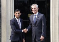 Η Βρετανία παροτρύνει τον Τραμπ να επενδύσει στο ΝΑΤΟ