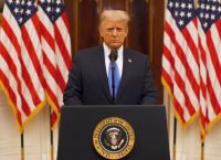 Politico: Η προεκλογική εκστρατεία του Τραμπ αυξάνει το επίπεδο της ένοπλης ασφάλειας στις εγκαταστάσεις της