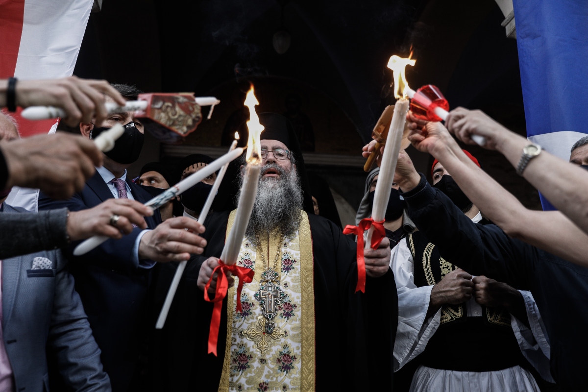 Στα Ιεροσόλυμα για το Άγιο Φως ελληνική αντιπροσωπεία
