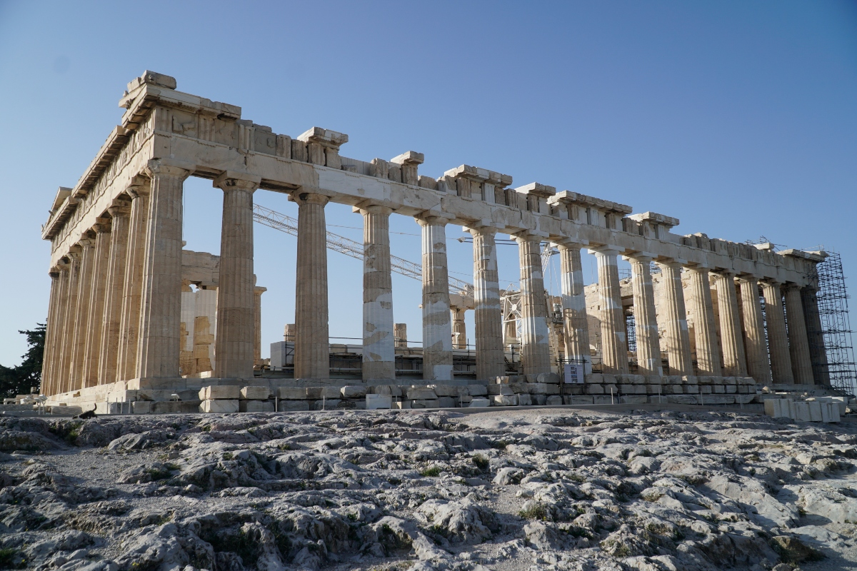 Ελληνική οικονομία: Το θετικό αποτύπωμα της επενδυτικής βαθμίδας σε ομόλογα και μετοχές