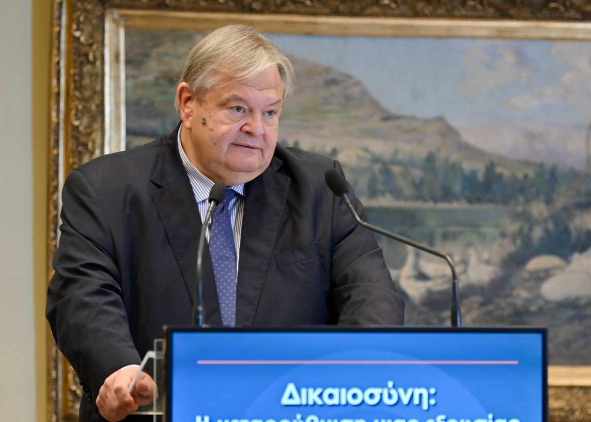 Είμαστε στην καμπύλη της Μεταπολίτευσης;