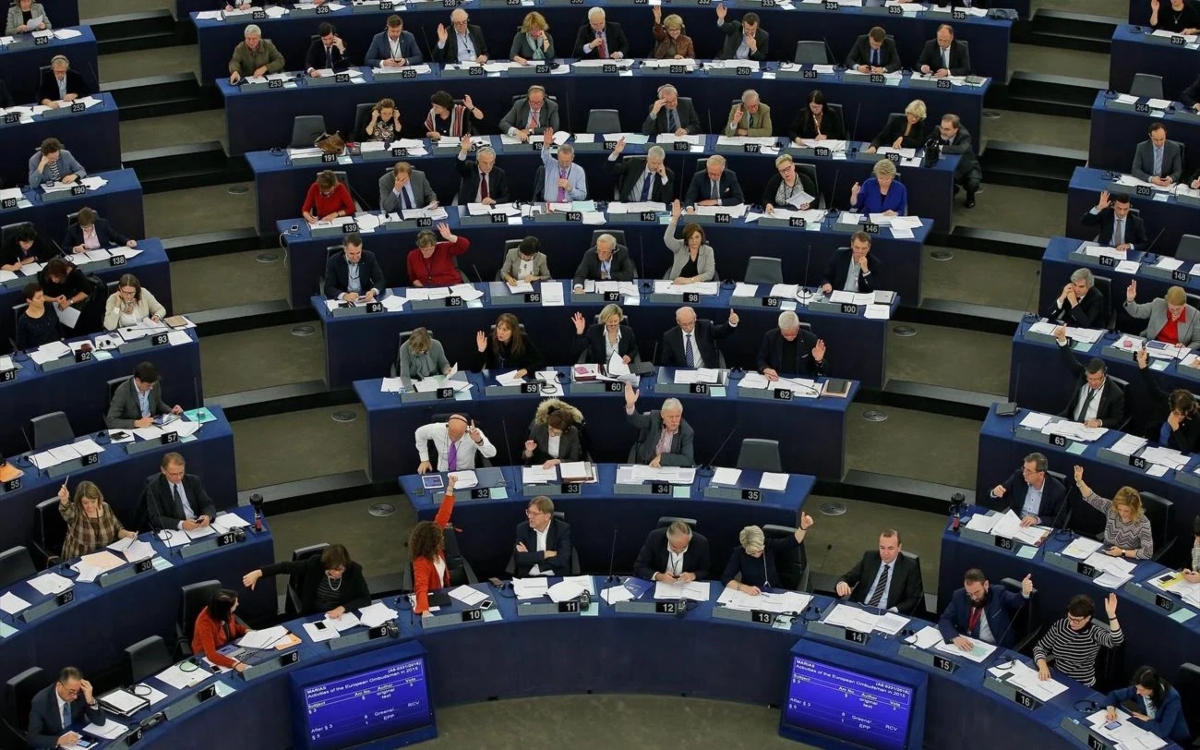 Ευρωεκλογές: Τα 2 + 2 θρίλερ για την κατανομή των εδρών