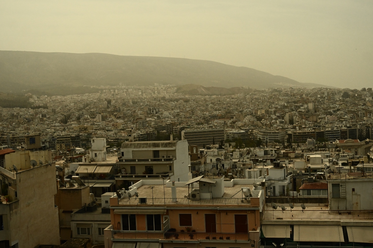 Καιρός: Ζέστη έως 34 βαθμούς και σκόνη