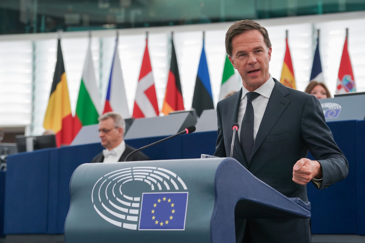 Ευρωεκλογές: Αντιμέτωπος με «κόκκινη κάρτα» ο Ρούτε λόγω συνεργασίας με ακροδεξιά