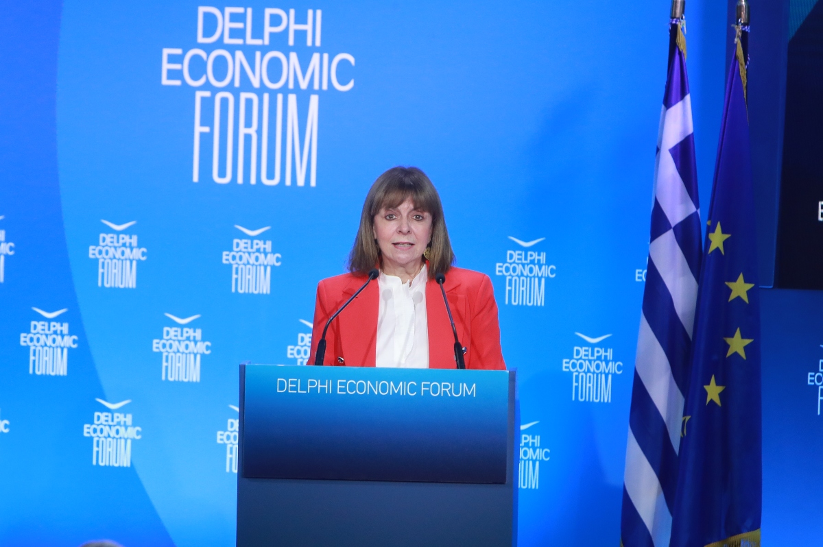 Σακελλαροπούλου: Το αναστάσιμο φως να γίνει οδηγός όλων μας για ένα κόσμο χωρίς πολέμους