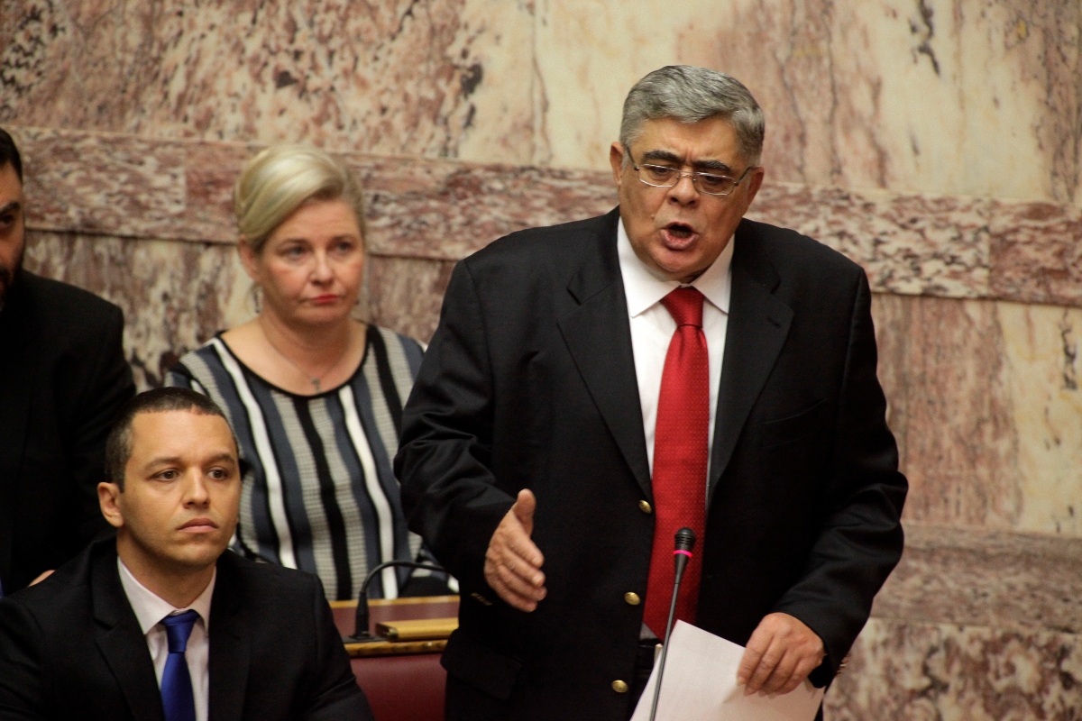 Μετωπική σύγκρουση κυβέρνησης – αντιπολίτευσης για την αποφυλάκιση Μιχαλολιάκου