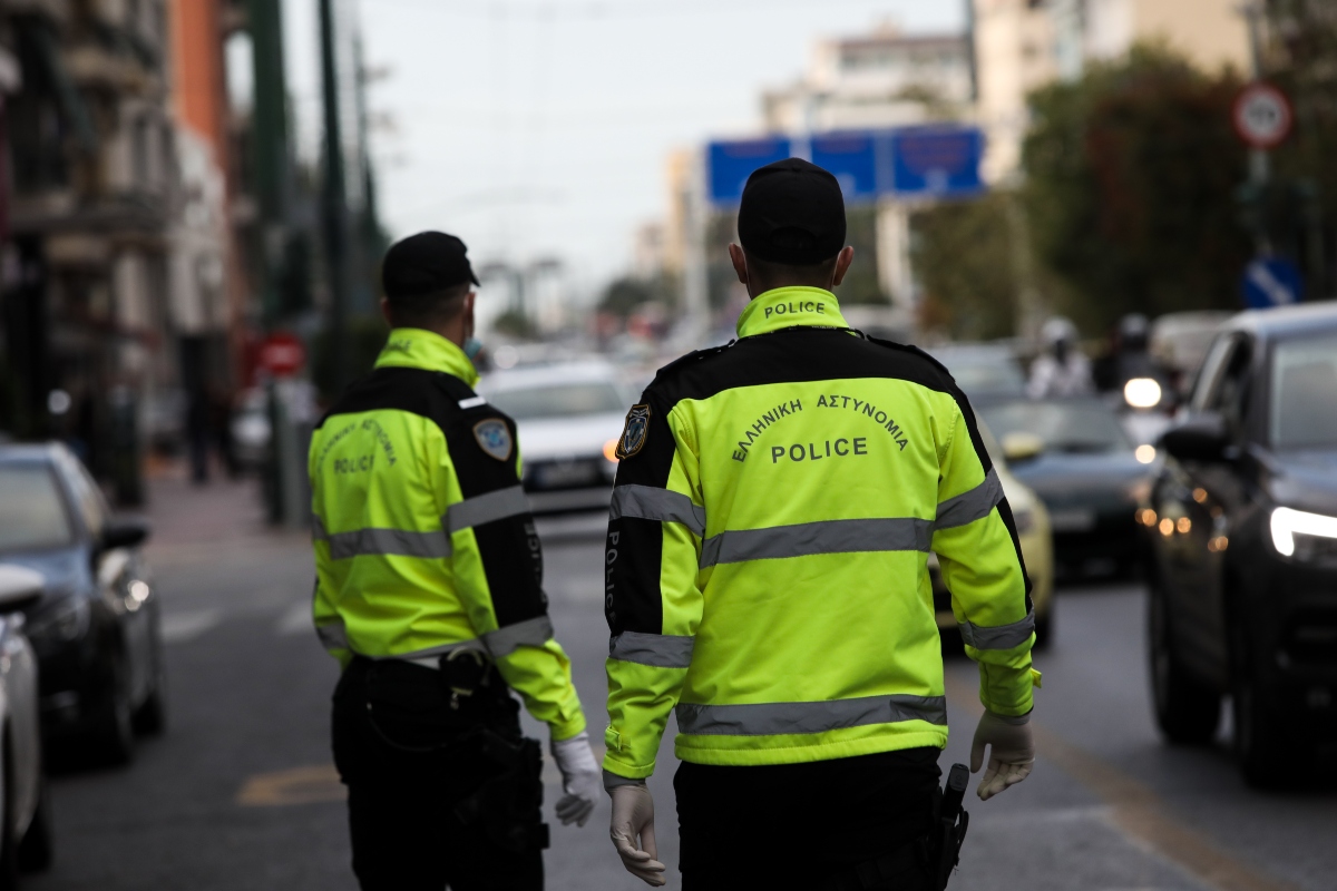 Οδηγός μηχανής πέρασε 12 φανάρια με «κόκκινο» και τώρα πρέπει να πληρώσει πρόστιμο 21.140 ευρώ