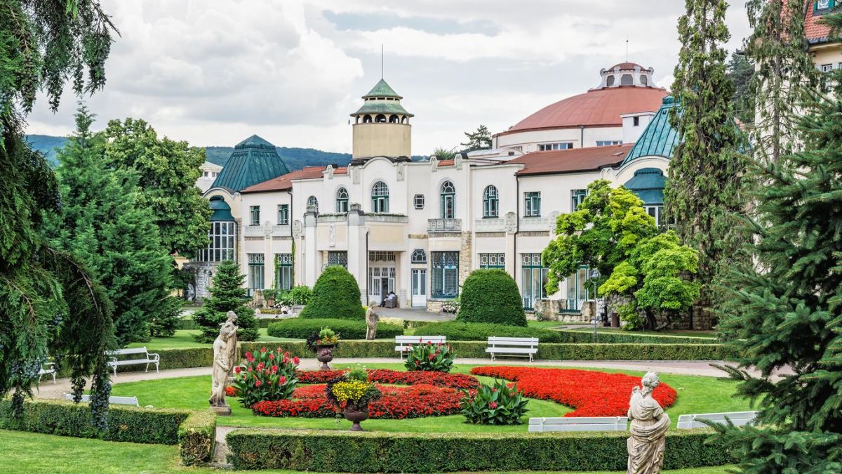 Πιεστάνυ: Το νησί των spa, πρότυπο βιώσιμης ανάπτυξης στην Ευρώπη