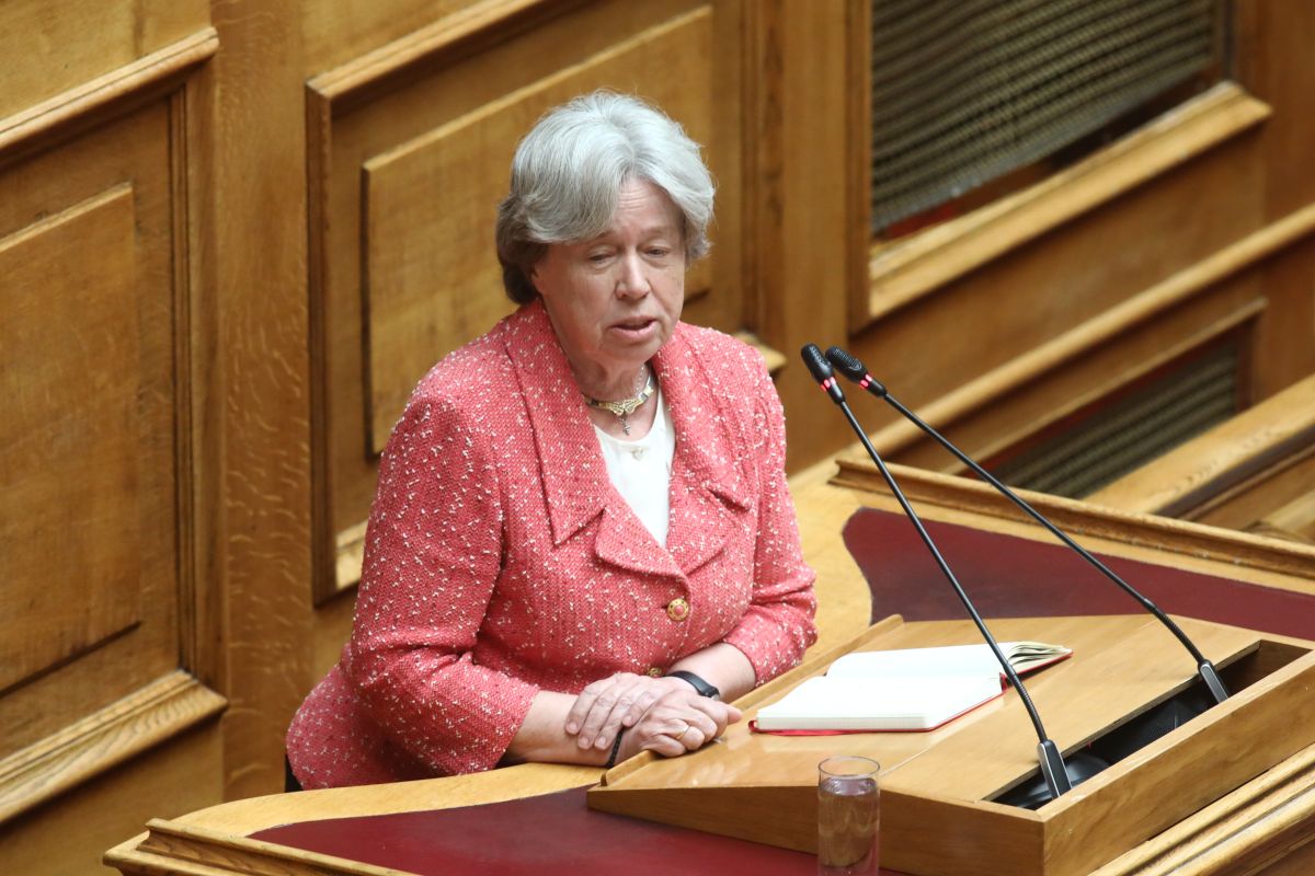 Αθηνά Λινού: Τρεις γυναίκες πέθαναν στην Ελλάδα από το εμβόλιο της AstraZeneca