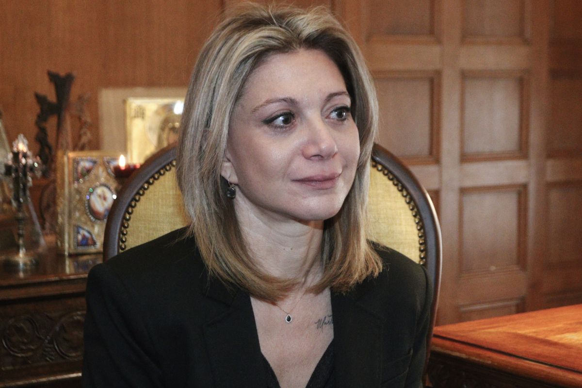 Καρυστιανού: Από τη σημαία πήραν την άδεια και κλείνουν τη Βουλή;