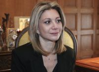 Καρυστιανού: Από τη σημαία πήραν την άδεια και κλείνουν τη Βουλή;