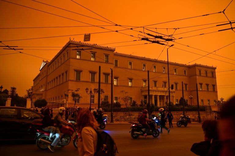 Ποιες περιοχές θα «γίνουν κόκκινες» από την αφρικανική σκόνη τις επόμενες ώρες [vid]