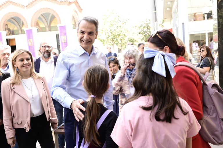 Στο Μαρούσι ο Κυριάκος Μητσοτάκης – Μίλησε με πολίτες και καταστηματάρχες