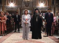 Ανάσταση στη Μητρόπολη Αθηνών: Τελέστηκε παρουσία της Κατερίνας Σακελλαροπούλου