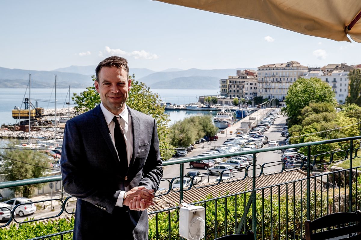 Στέφανος Κασσελάκης: «Δε φοβάμαι, δε σταματώ» – Η απάντηση στο απειλητικό μήνυμα για σφαίρα που δέχτηκε