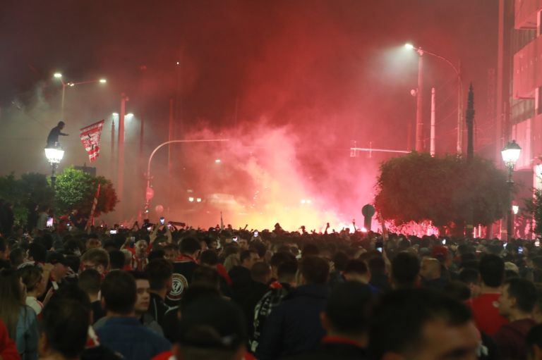 Ολυμπιακός: Έγινε η νύχτα μέρα στο Πασαλιμάνι μετά τη θρυλική πρόκριση [vid]