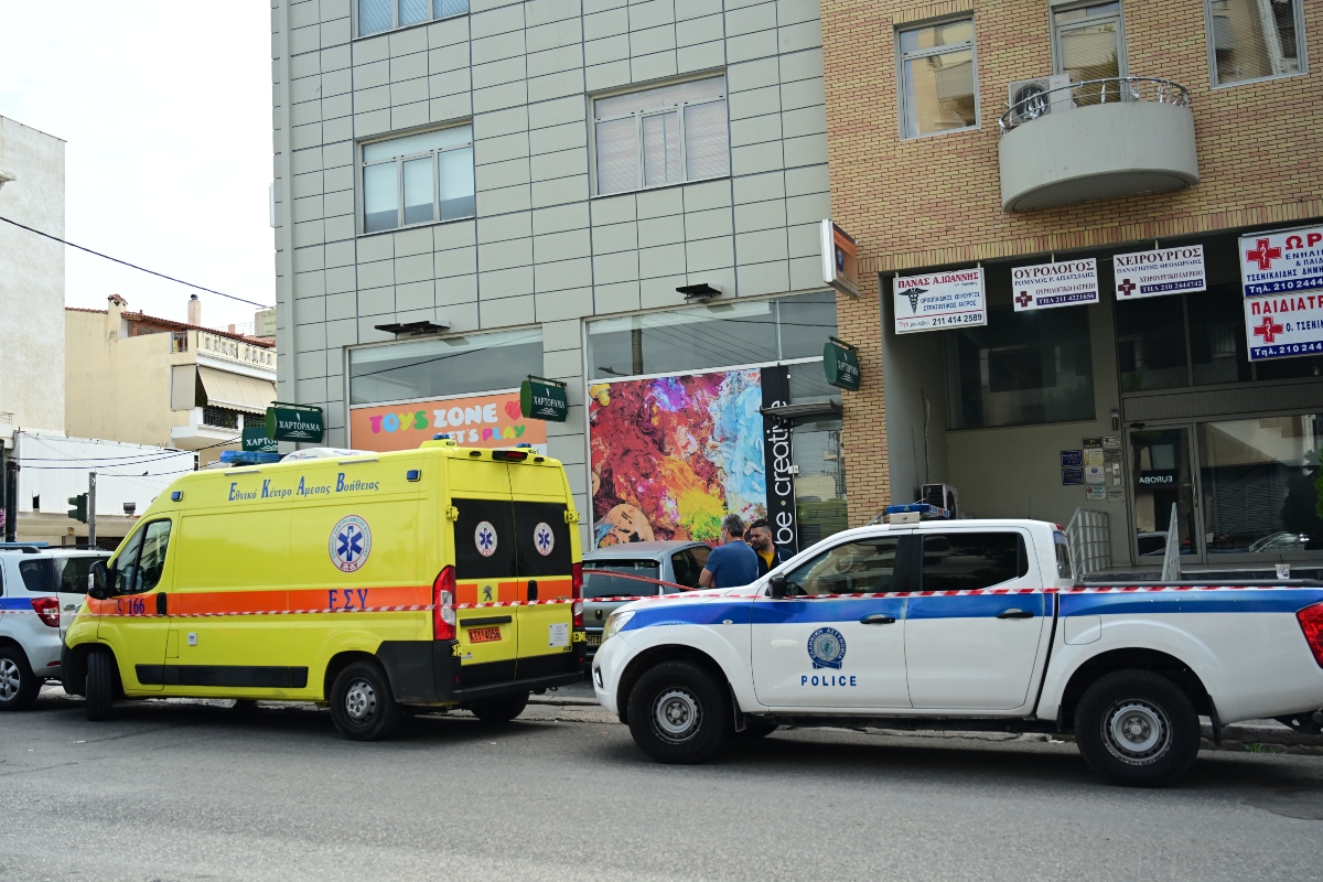Γυναικοκτονία στο Μενίδι: Συνελήφθη ο σύζυγος της 40χρονης-Τη μαχαίρωσε στη μέση του δρόμου
