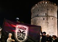 ΠΑΟΚ: Πάρτι στον Λευκό Πύργο από τους οπαδούς του δικεφάλου [vid]