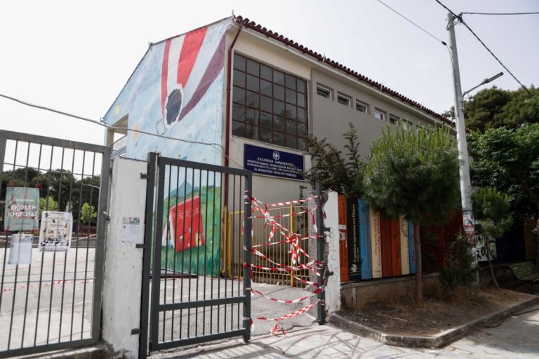 Ελεύθεροι οι τρεις συλληφθέντες για την πόρτα που κατέρρευσε σε σχολείο της Κηφισιάς [vid]