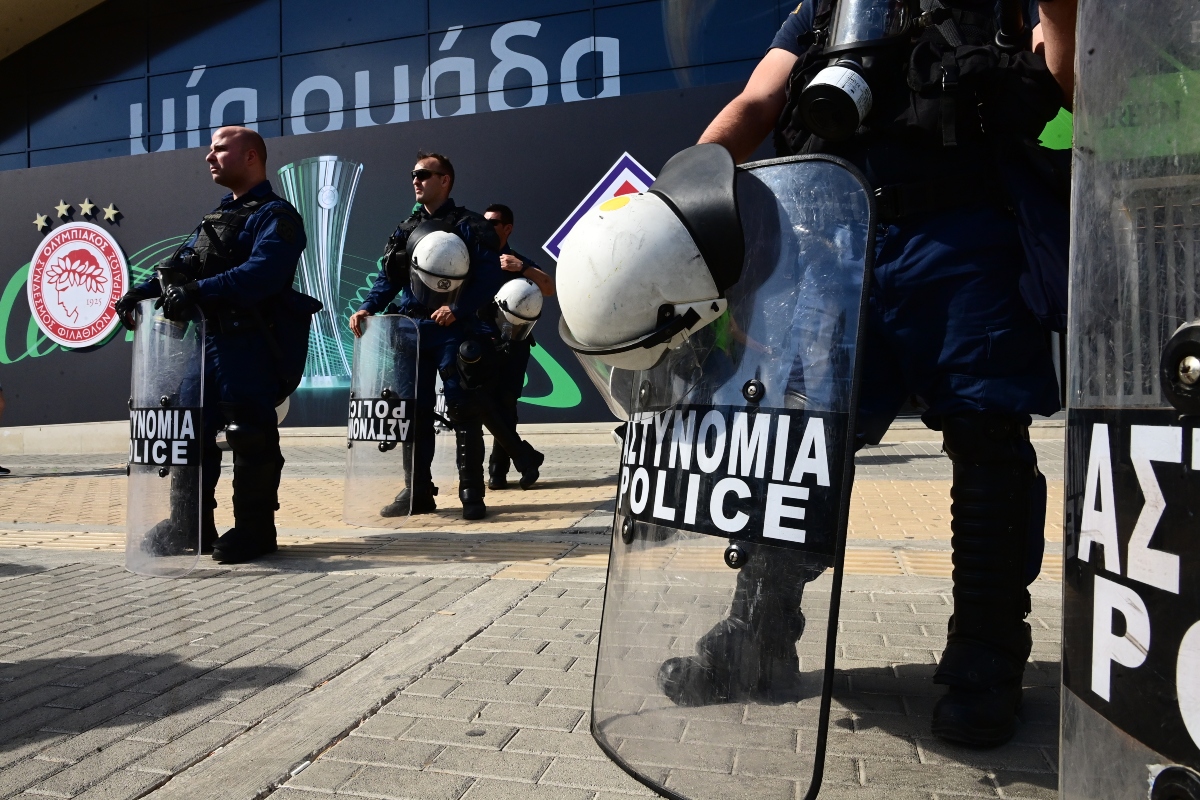 Τελικός Conference League: Προσαγωγή άνδρα έξω από το γήπεδο – Είχε μαζί του μαχαίρι