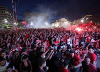 UEFA Conference League:  «Πλημμύρισε» από φίλους του Ολυμπιακού o Πειραιάς [vid]
