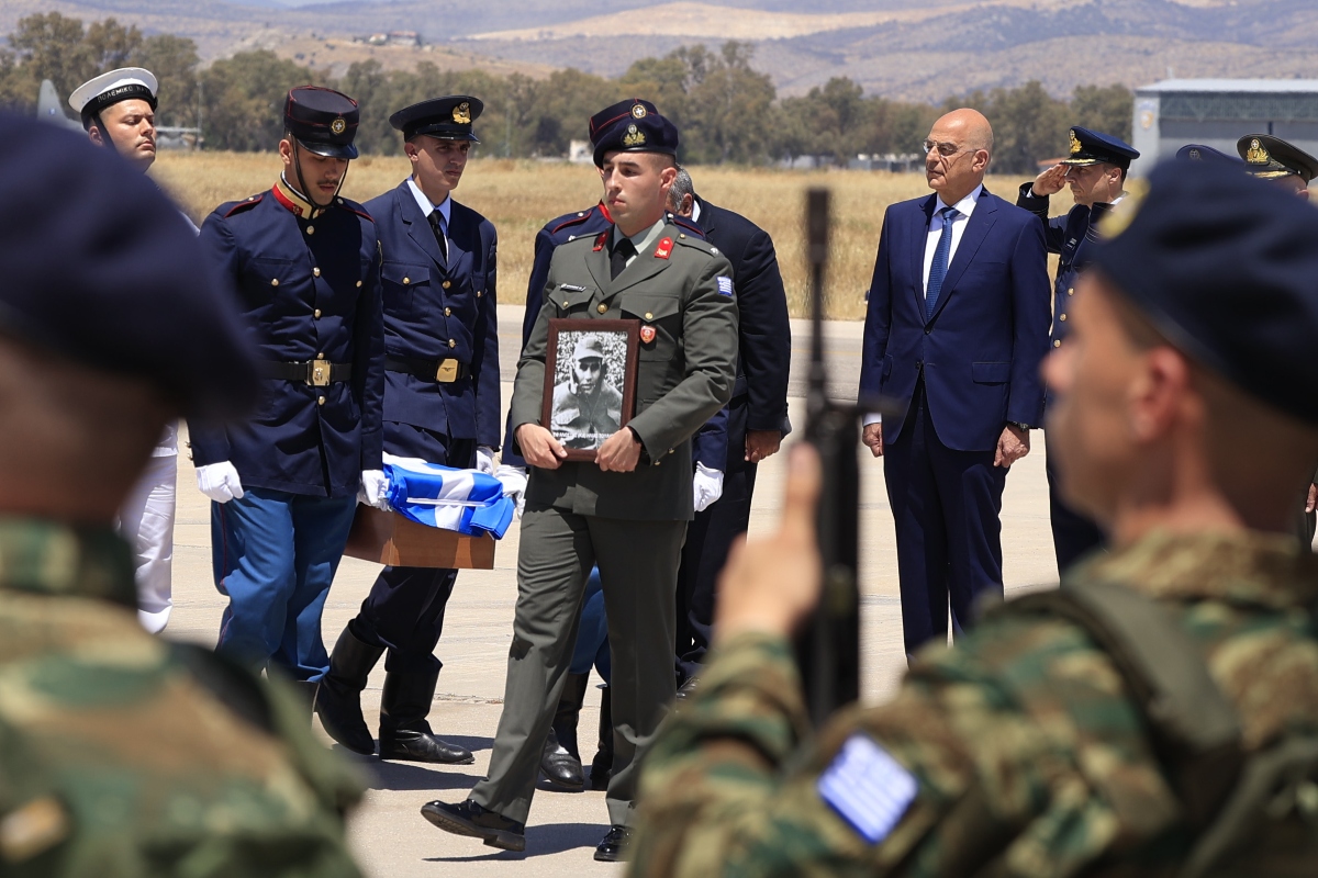 Στην Ελλάδα τα οστά οχτώ αγνοούμενων πεσόντων Ελλήνων στρατιωτών στην Κύπρο