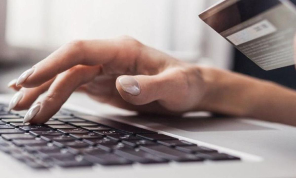 Απάτη “μαμούθ”: Κινεζικό δίκτυο e-shop με επώνυμα προϊόντα εξαπάτησε πάνω από 800.000 ανθρώπους