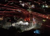 Χιλιάδες ρουκέτες έκαναν τη νύχτα μέρα στη Χίο [vid]