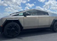 Το Tesla Cybertruck τώρα και με τροχόσπιτο που θα έχει… φωτοβολταϊκά πάνελ