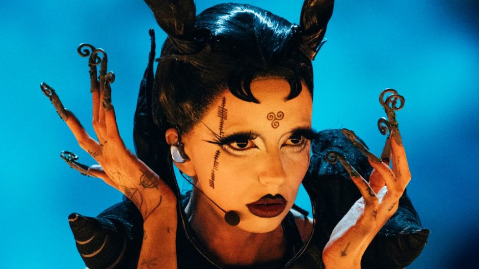 Eurovision 2024: Η EBU υποχρέωσε την Ιρλανδή Bambie Thug να αλλάξει το μακιγιάζ της λόγω Παλαιστίνης