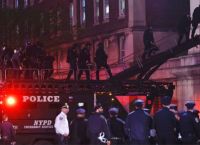 Αστυνομικός πυροβόλησε κατά τη διάρκεια εκκένωσης του Columbia – Ξεπέρασαν τις 2.100 οι συλλήψεις