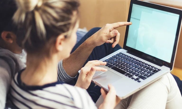 Greeks Took Out 65% Loans Online in 2023