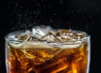 Αναψυκτικά Cola: Ποιες εταιρείες χάνουν και ποιες κερδίζουν πωλήσεις στην Ελλάδα