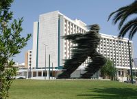 Hilton: Αρχές του 2025 ανοίγει τις πόρτες του