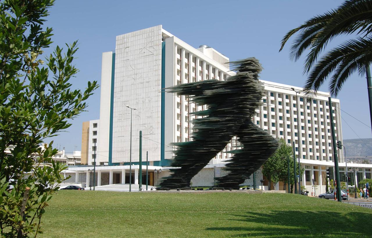 Hilton: Αρχές του 2025 ανοίγει τις πόρτες του