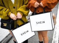 Shein: Η γρήγορη μόδα περιλαμβάνει πενιχρούς μισθούς, εξαντλητικά ωράρια και ακατάλληλες συνθήκες εργασίας