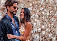 Ραφαέλα Ψαρρού στον Γιώργο Καράβα: Χρόνια πολλά στο αγόρι μου – Χαμογελαστοί με τα μαγιό τους