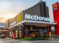 McDonald’s: Έσπασαν το φράγμα των 100 εκατ. ευρώ οι πωλήσεις στην Ελλάδα