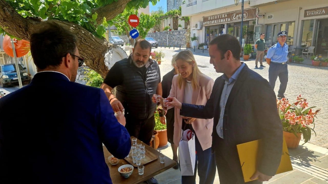 Στο Ρέθυμνο η υποψήφια Ευρωβουλευτής ΝΔ, Ελεονώρα Μελέτη – Συνόδευσε τον Υπουργό Παιδείας Κυριάκο Πιερρακάκη