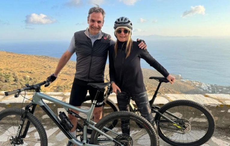 Βόλτα με το ποδήλατο για τον Κυριάκο Μητσοτάκη μετά το αρνί – Η ανάρτηση του πρωθυπουργού
