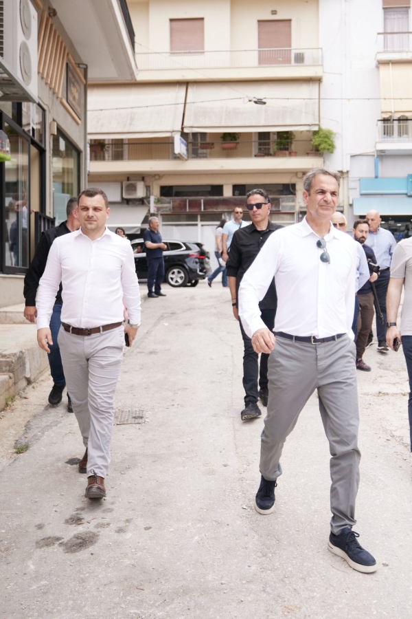 Μητσοτάκης: Στην Άρτα συνοδευόμενος από τον γιο του Φρέντι Μπελέρη [pics]