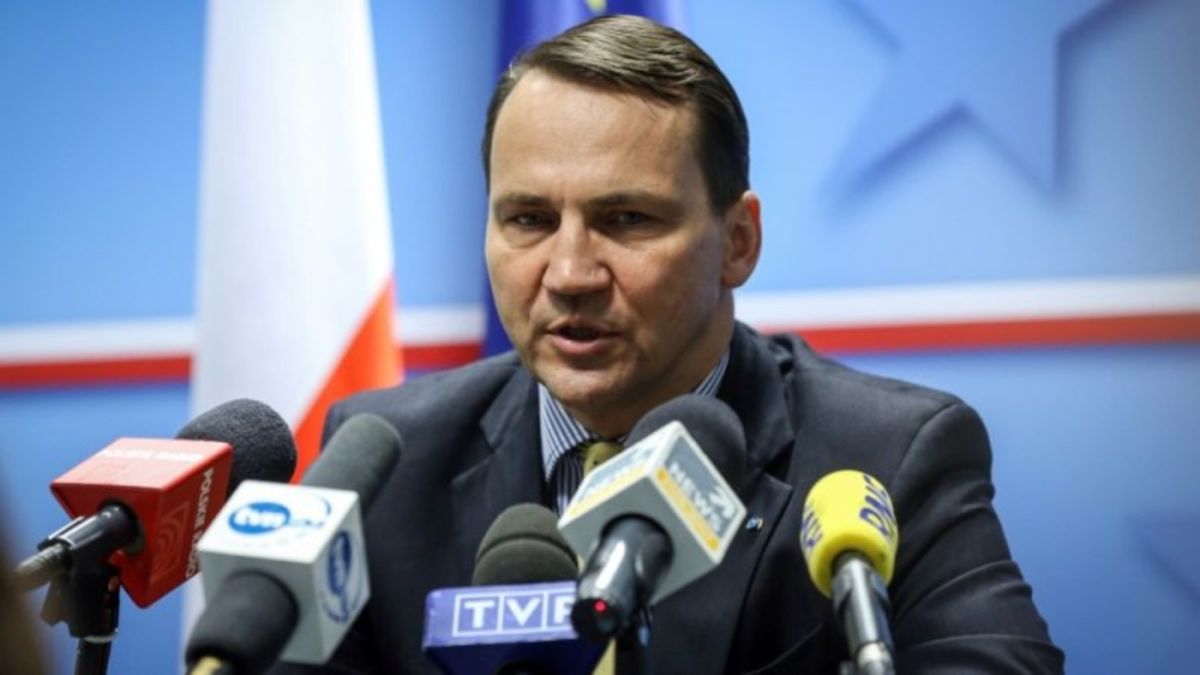 Ο Πολωνός υπουργός Εξωτερικών ζητά μακροπρόθεσμο επανεξοπλισμό της Ευρώπης