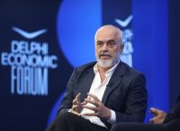 Με μουσικοχορευτικό σόου η ομιλία Ράμα – «Άκυρο» από Φουρέιρα στον Αλβανό πρωθυπουργό